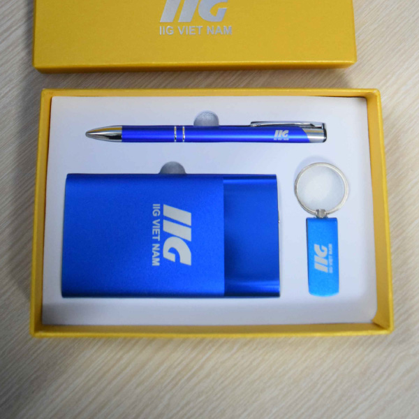 pin sạc dự phòng in khắc logo quà tặng