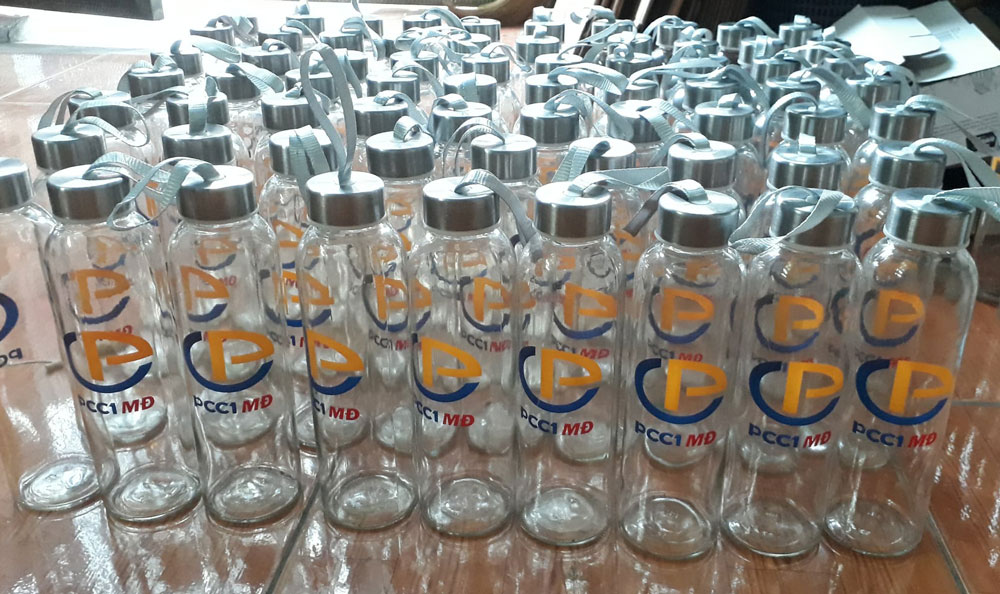 in bình nước nhựa