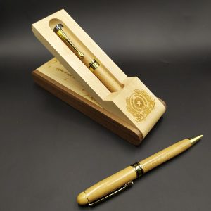 bút gỗ khắc tên