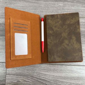 Sổ da khắc tên SDG 001 mở phần bìa trong