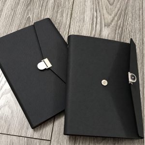 Sổ bìa còng in logo theo yêu cầu SBC 007 khóa nam châm