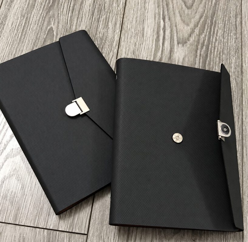Sổ bìa còng in logo theo yêu cầu SBC 007 khóa nam châm