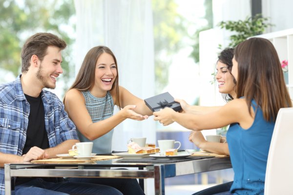 Bút Kim Loại Khắc Tên Theo Yêu Cầu