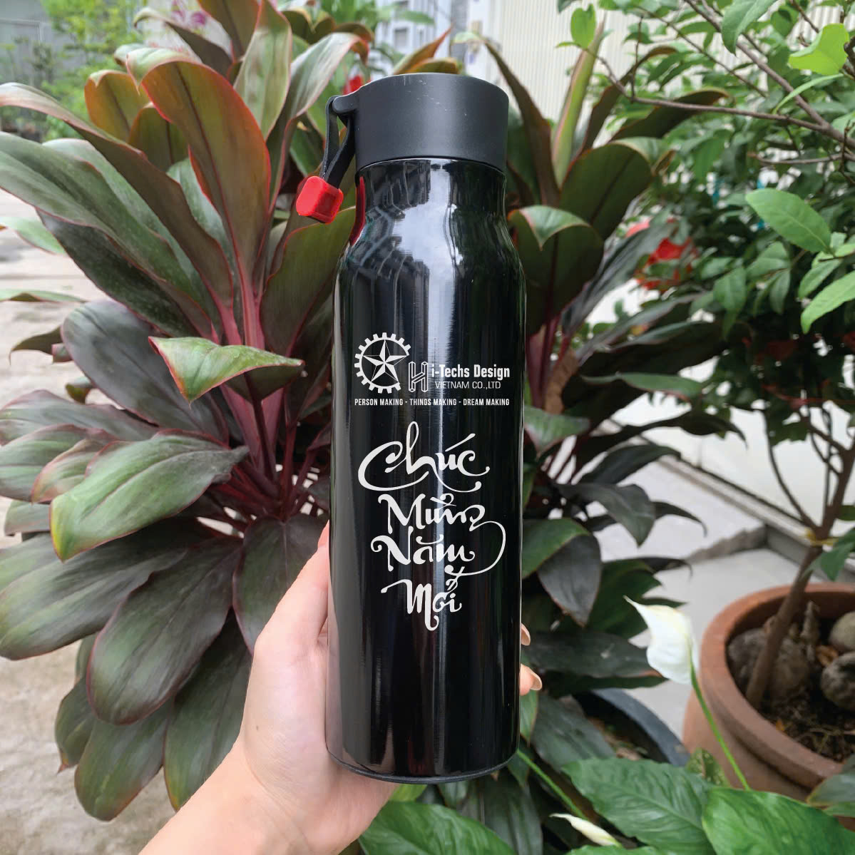 Khắc logo lên bình giữ nhiệt inox 304