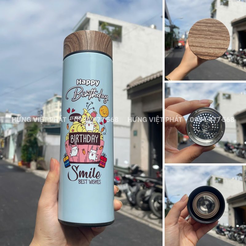 Chi tiết bình nước giữ nhiệt khắc logo nắp vẫn gỗ theo yêu cầu