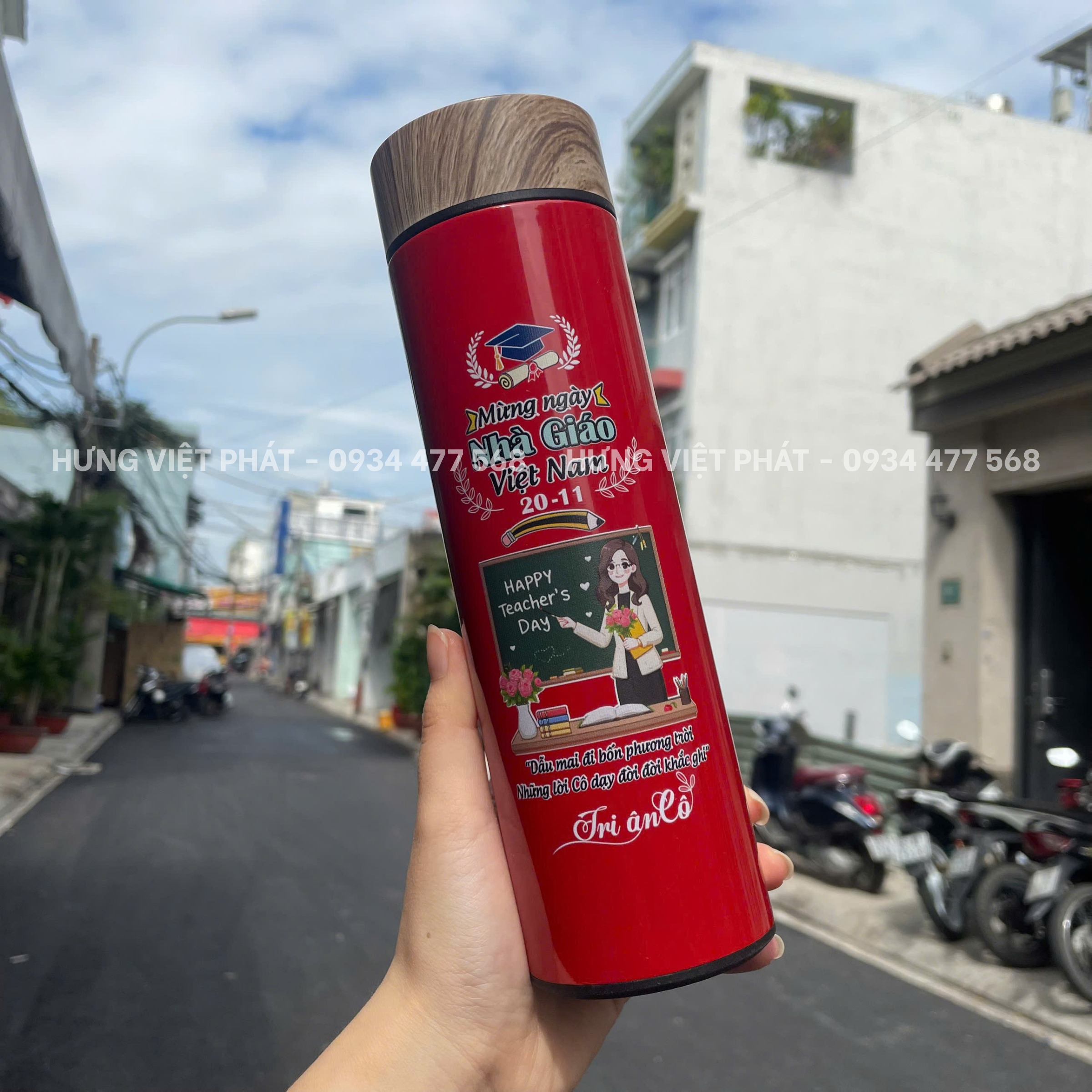 Bình nước giữ nhiệt nắp vân gỗ in logo theo yêu cầu