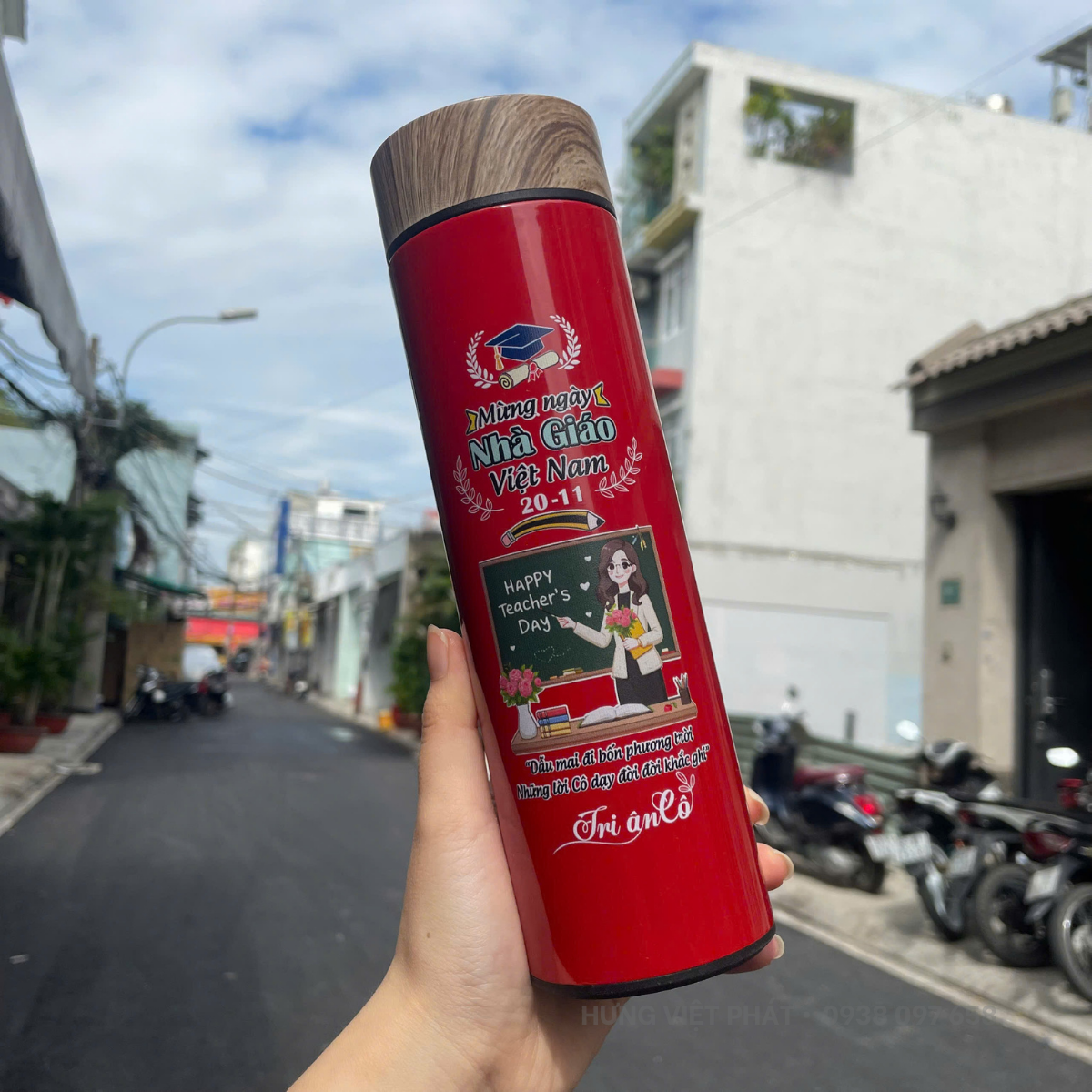 Bình nước giữ nhiệt nắp vân gỗ in logo theo yêu cầu