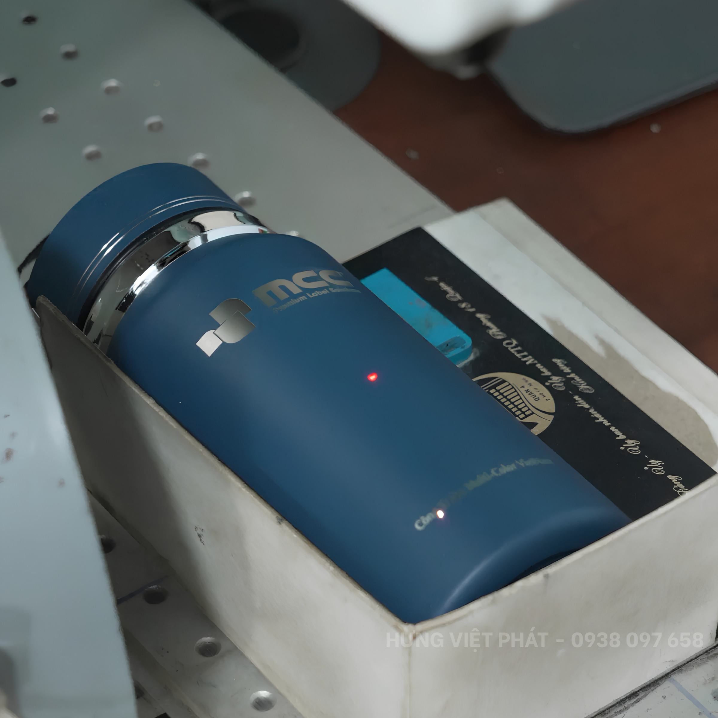 Bình giữ nhiệt in logo bằng công nghệ khắc laser