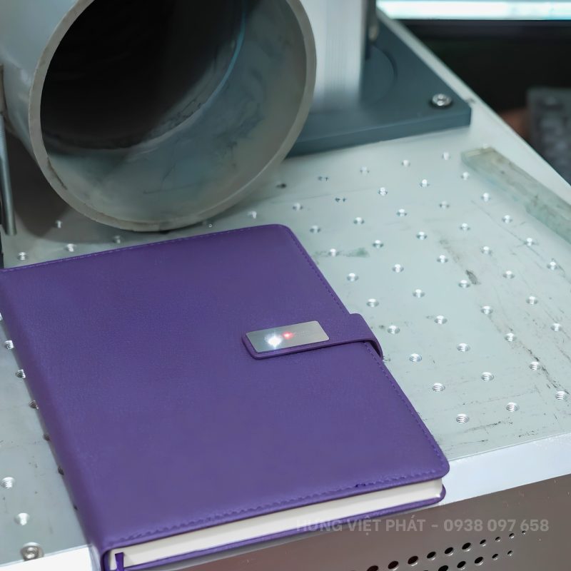 Gia công sổ tay bằng công nghệ khắc laser