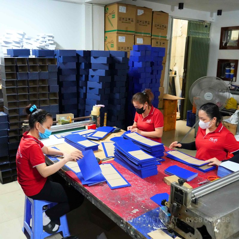 xưởng sản xuất hộp giấy của Hưng Việt Phát