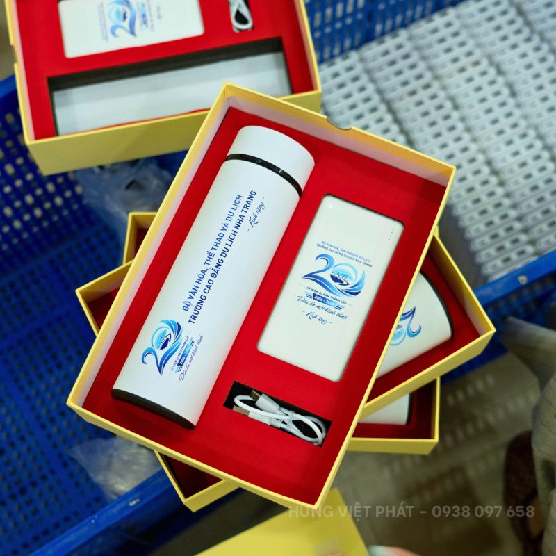 Bộ quà tặng doanh nghiệp bình giữ nhiệt và pin sạc dự phòng
