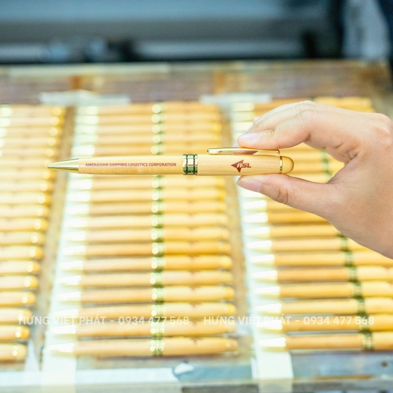 in gia công bút vỏ gỗ
