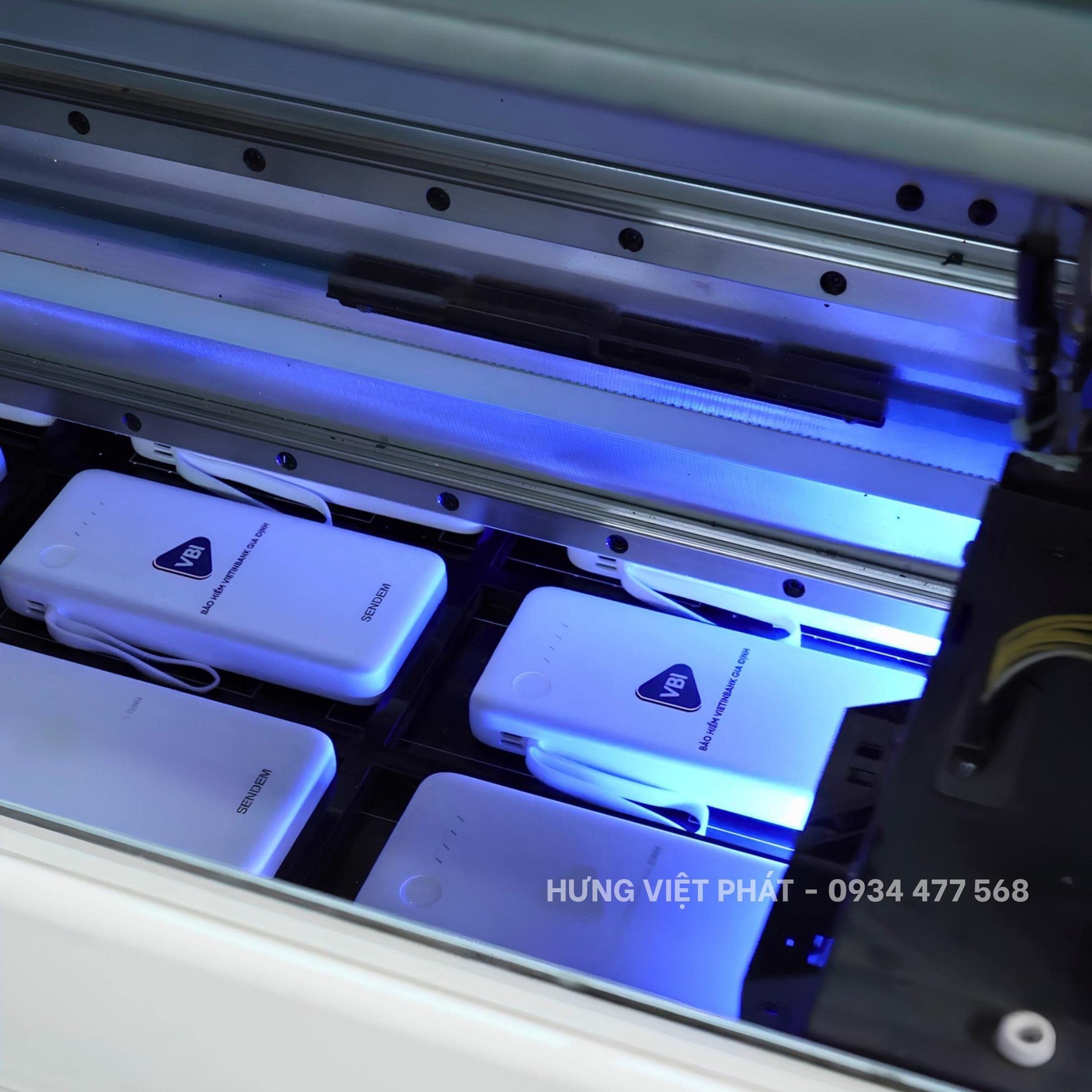 in gia công pin sạc dự phòng bằng máy in UV