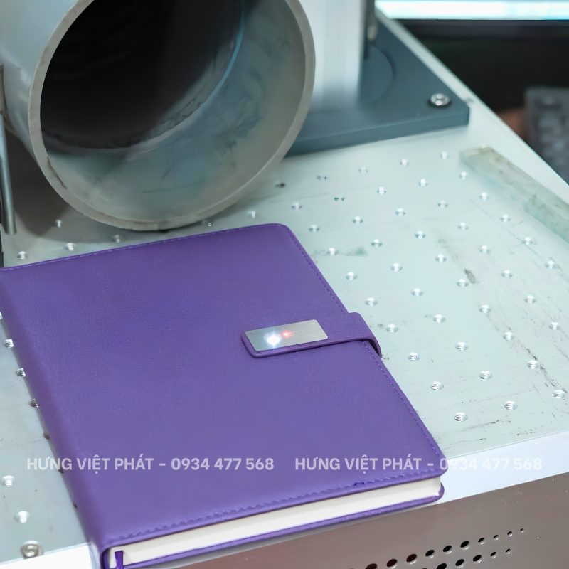 Gia công sổ tay bằng công nghệ khắc laser