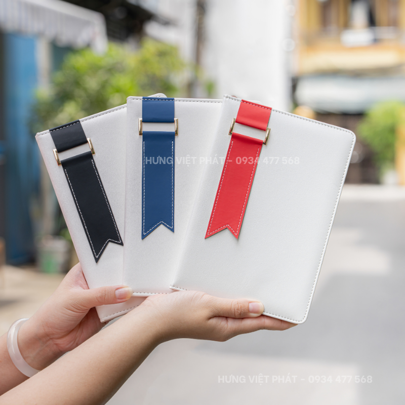 Sổ tay in logo SDG 005 cầm thực tế